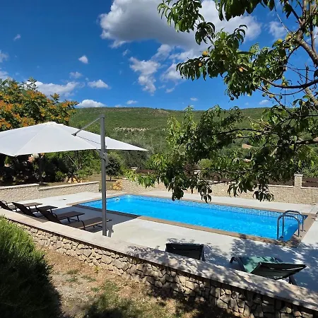 De La Coupiere Le Murier Apartment